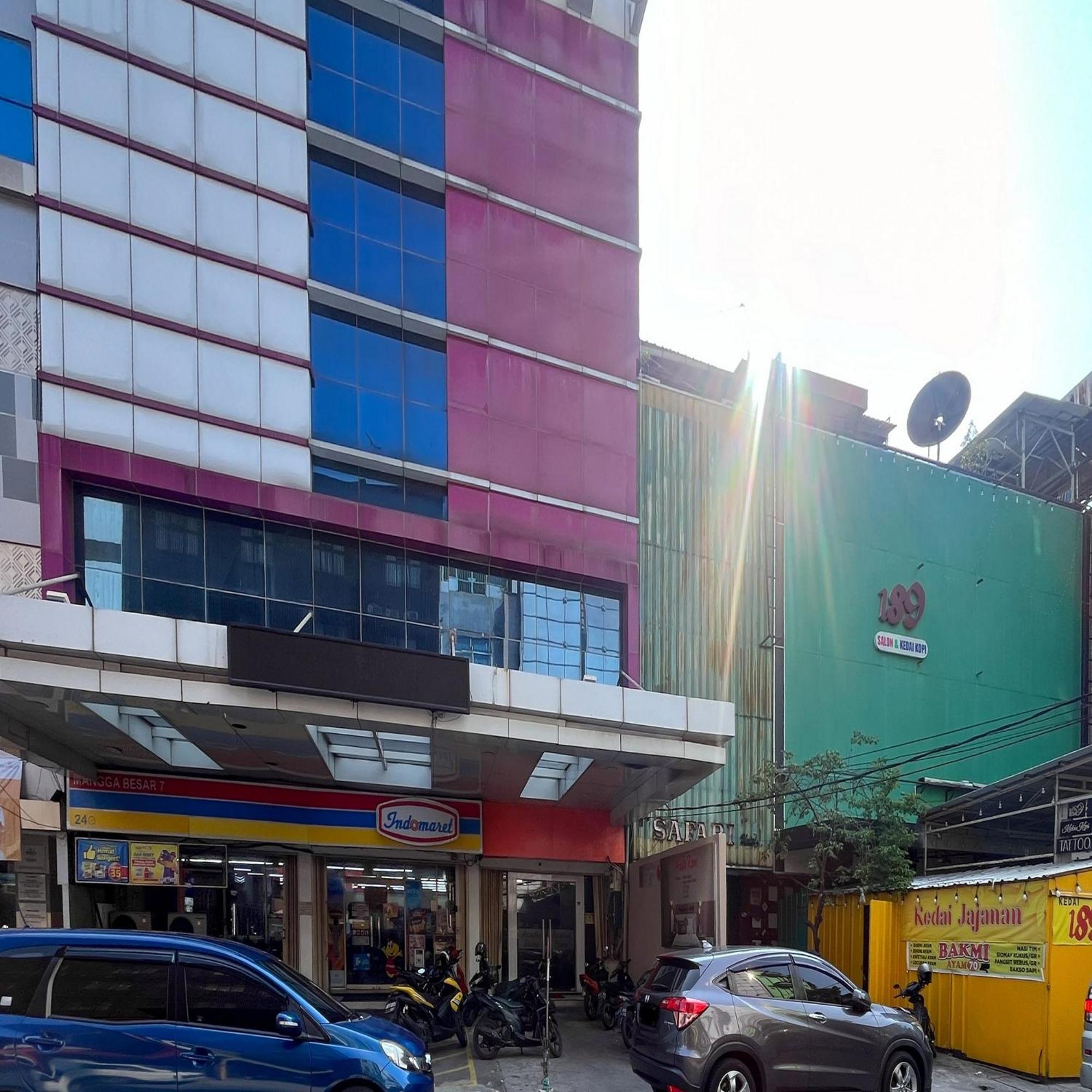 Arcadia Rooms Redpartner Jakarta Exterior foto