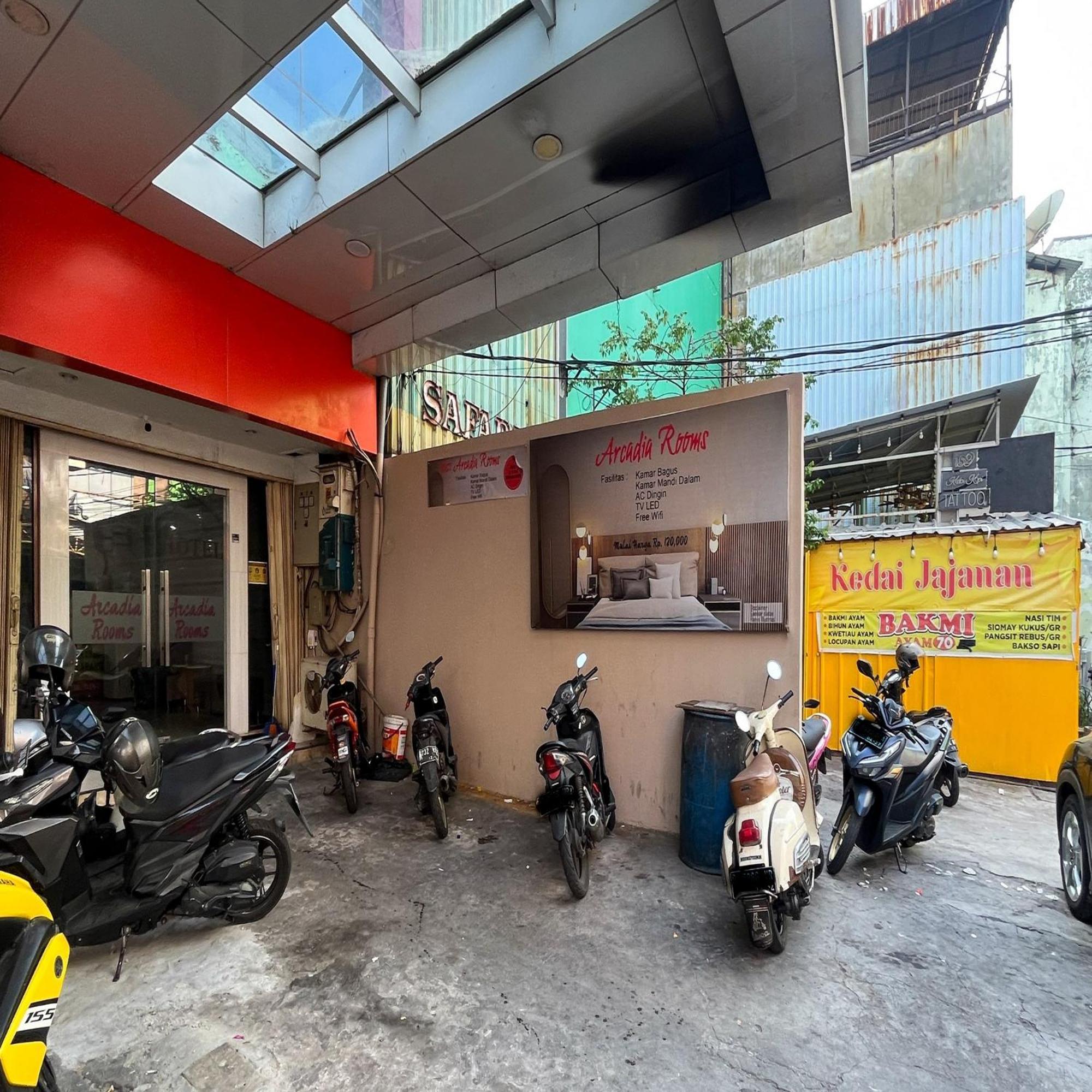 Arcadia Rooms Redpartner Jakarta Exterior foto